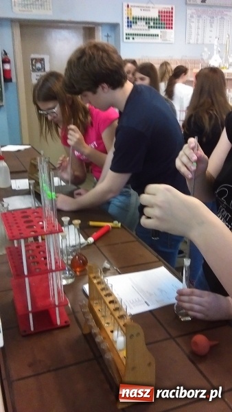 Zdjęcie w galerii na portalu naszraciborz.pl: Warsztaty chemiczne w CKZiU nr 1 w Raciborzu wiadomości z regionu