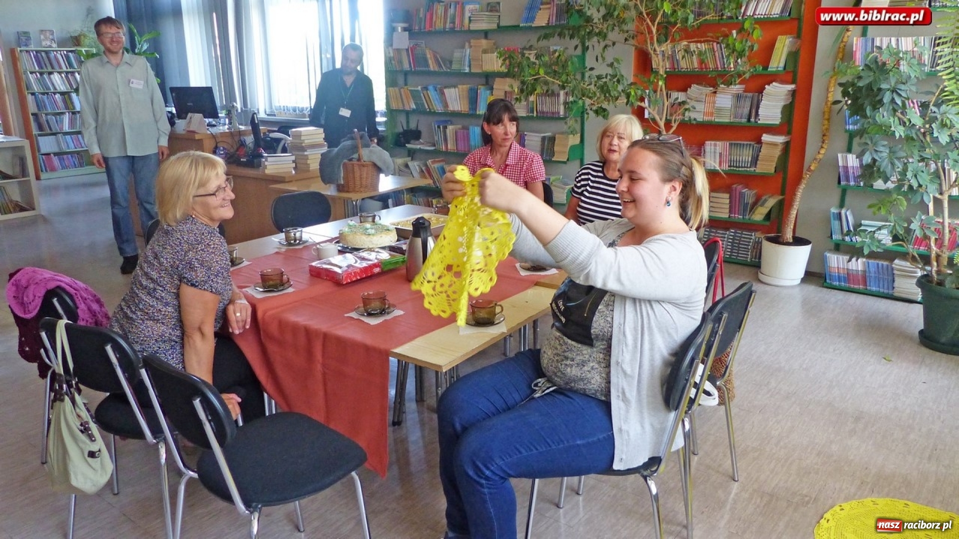 Zdjęcie w galerii na portalu naszraciborz.pl: Zrobione w domu, pokazane w bibliotece wiadomości z regionu