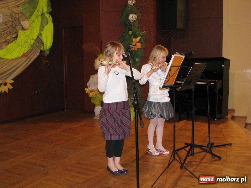 Zdjęcie w galerii na portalu naszraciborz.pl: Tańczyli, grali, śpiewali... wiadomości z regionu