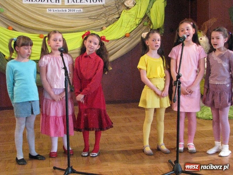 Zdjęcie w galerii na portalu naszraciborz.pl: Tańczyli, grali, śpiewali... wiadomości z regionu