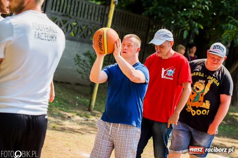 Zdjęcie w galerii na portalu naszraciborz.pl: Igrzyska Sport ku radości na stadionie PWSZ wiadomości z regionu