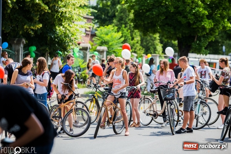 Zdjęcie w galerii na portalu naszraciborz.pl: Uczniowska rowerowa masa krytyczna na ulicach Raciborza FOTO i WIDEO wiadomości z regionu