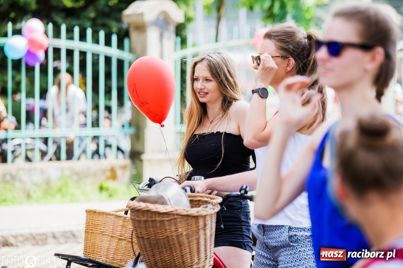 Zdjęcie w galerii na portalu naszraciborz.pl: Uczniowska rowerowa masa krytyczna na ulicach Raciborza FOTO i WIDEO wiadomości z regionu