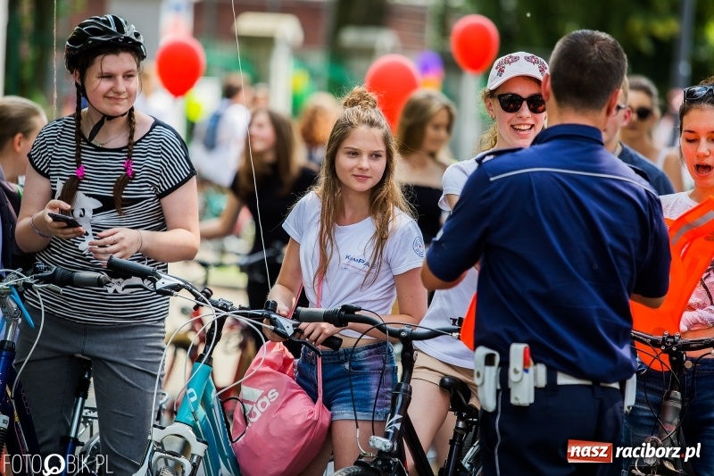 Zdjęcie w galerii na portalu naszraciborz.pl: Uczniowska rowerowa masa krytyczna na ulicach Raciborza FOTO i WIDEO wiadomości z regionu