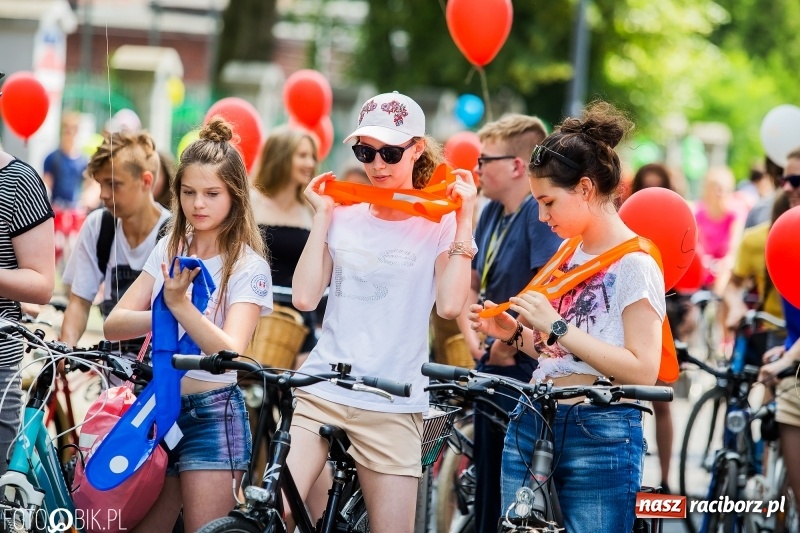 Zdjęcie w galerii na portalu naszraciborz.pl: Uczniowska rowerowa masa krytyczna na ulicach Raciborza FOTO i WIDEO wiadomości z regionu