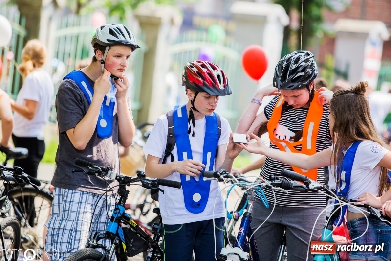Zdjęcie w galerii na portalu naszraciborz.pl: Uczniowska rowerowa masa krytyczna na ulicach Raciborza FOTO i WIDEO wiadomości z regionu