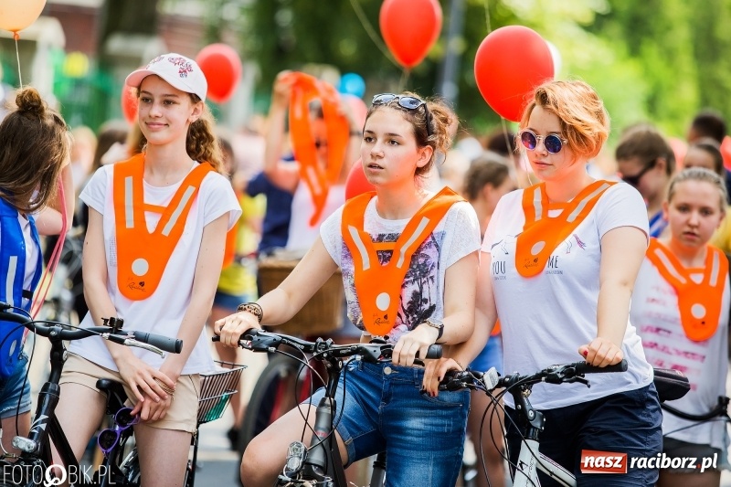 Zdjęcie w galerii na portalu naszraciborz.pl: Uczniowska rowerowa masa krytyczna na ulicach Raciborza FOTO i WIDEO wiadomości z regionu