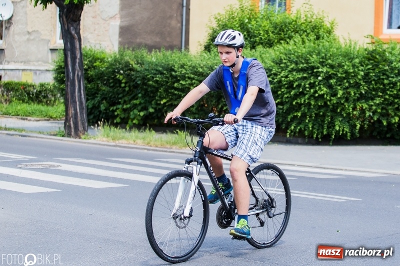 Zdjęcie w galerii na portalu naszraciborz.pl: Uczniowska rowerowa masa krytyczna na ulicach Raciborza FOTO i WIDEO wiadomości z regionu