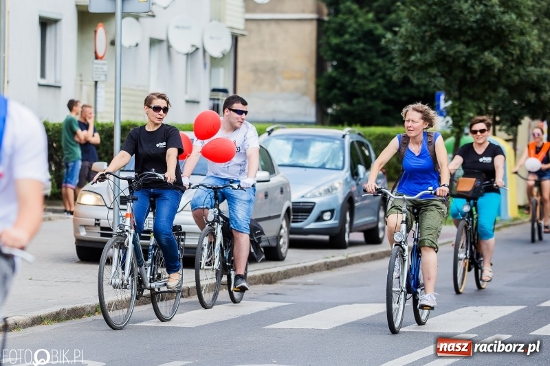 Zdjęcie w galerii na portalu naszraciborz.pl: Uczniowska rowerowa masa krytyczna na ulicach Raciborza FOTO i WIDEO wiadomości z regionu