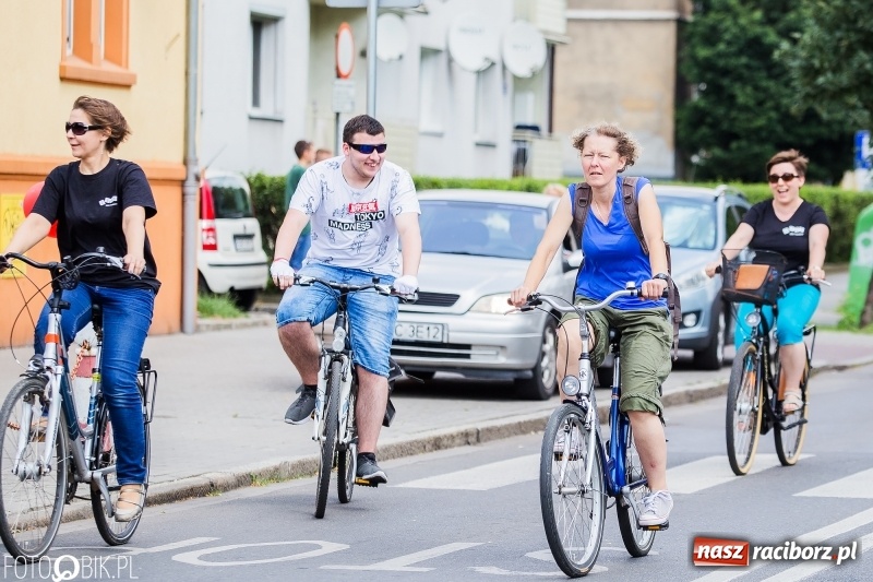 Zdjęcie w galerii na portalu naszraciborz.pl: Uczniowska rowerowa masa krytyczna na ulicach Raciborza FOTO i WIDEO wiadomości z regionu