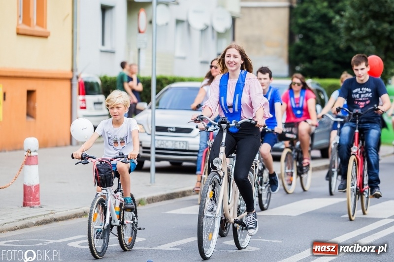 Zdjęcie w galerii na portalu naszraciborz.pl: Uczniowska rowerowa masa krytyczna na ulicach Raciborza FOTO i WIDEO wiadomości z regionu