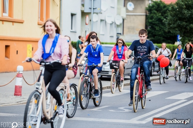 Zdjęcie w galerii na portalu naszraciborz.pl: Uczniowska rowerowa masa krytyczna na ulicach Raciborza FOTO i WIDEO wiadomości z regionu