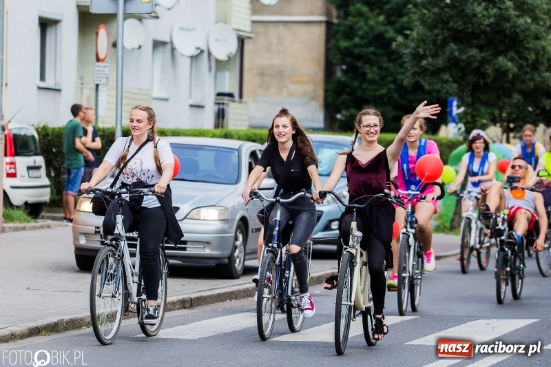 Zdjęcie w galerii na portalu naszraciborz.pl: Uczniowska rowerowa masa krytyczna na ulicach Raciborza FOTO i WIDEO wiadomości z regionu