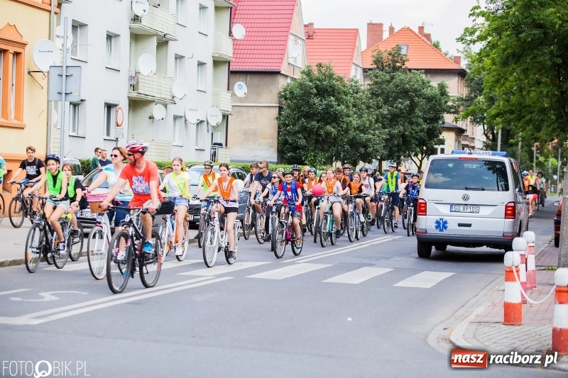 Zdjęcie w galerii na portalu naszraciborz.pl: Uczniowska rowerowa masa krytyczna na ulicach Raciborza FOTO i WIDEO wiadomości z regionu