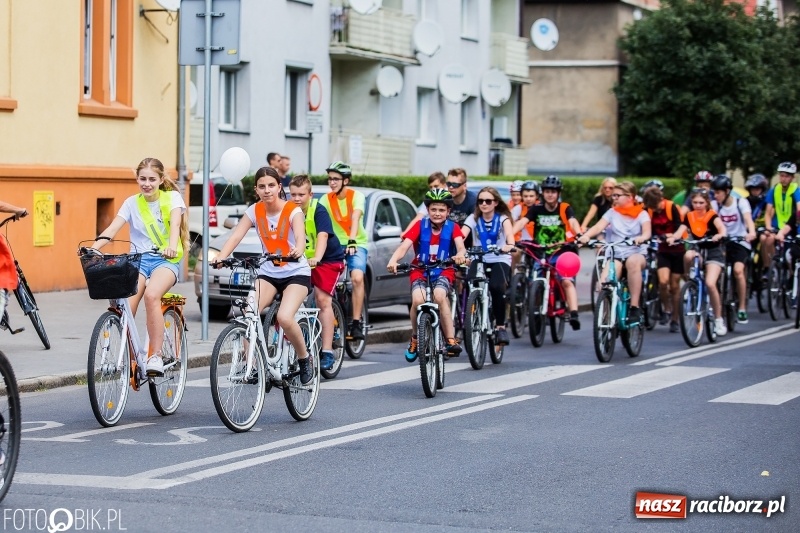 Zdjęcie w galerii na portalu naszraciborz.pl: Uczniowska rowerowa masa krytyczna na ulicach Raciborza FOTO i WIDEO wiadomości z regionu