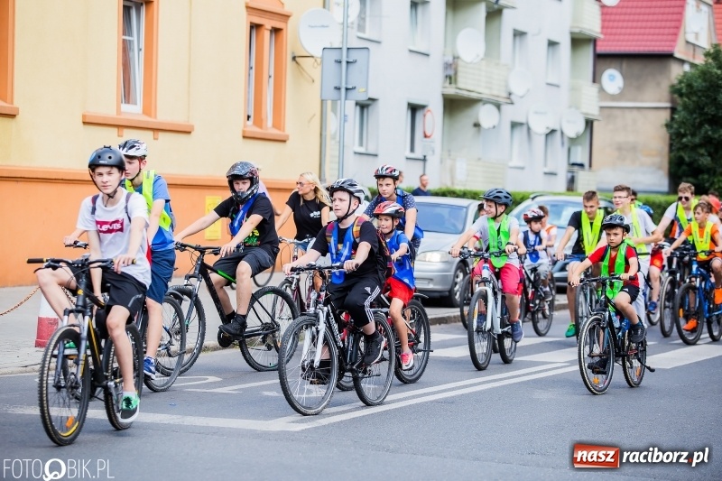 Zdjęcie w galerii na portalu naszraciborz.pl: Uczniowska rowerowa masa krytyczna na ulicach Raciborza FOTO i WIDEO wiadomości z regionu
