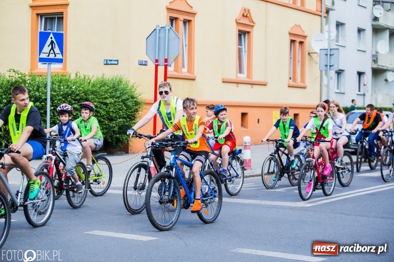 Zdjęcie w galerii na portalu naszraciborz.pl: Uczniowska rowerowa masa krytyczna na ulicach Raciborza FOTO i WIDEO wiadomości z regionu