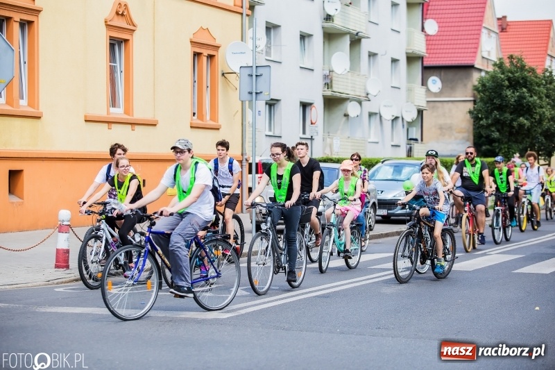 Zdjęcie w galerii na portalu naszraciborz.pl: Uczniowska rowerowa masa krytyczna na ulicach Raciborza FOTO i WIDEO wiadomości z regionu