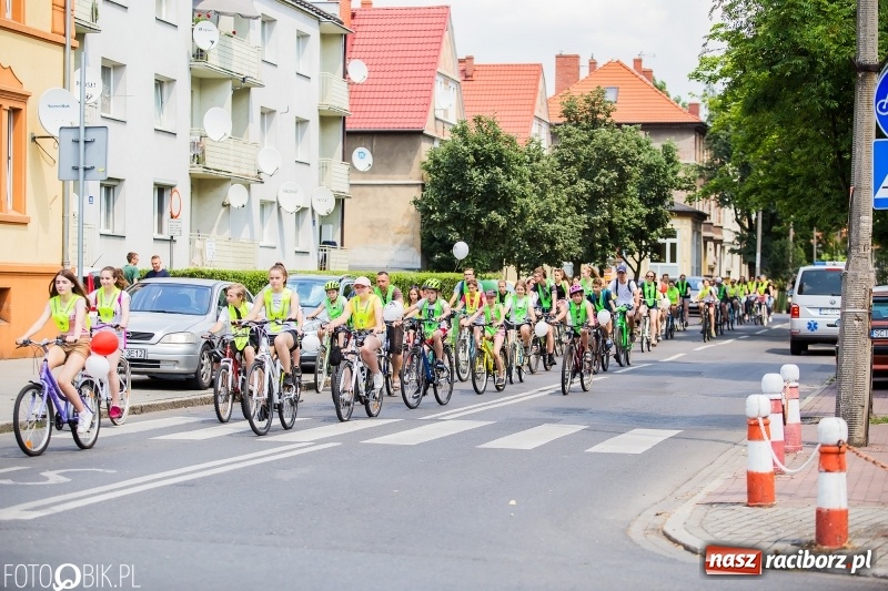 Zdjęcie w galerii na portalu naszraciborz.pl: Uczniowska rowerowa masa krytyczna na ulicach Raciborza FOTO i WIDEO wiadomości z regionu