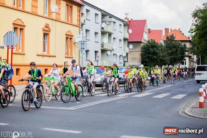 Zdjęcie w galerii na portalu naszraciborz.pl: Uczniowska rowerowa masa krytyczna na ulicach Raciborza FOTO i WIDEO wiadomości z regionu