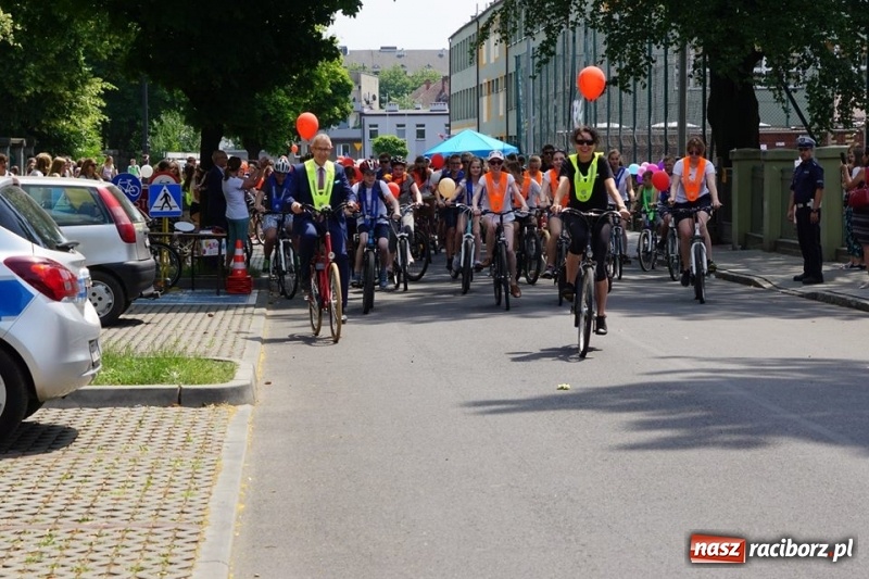 Zdjęcie w galerii na portalu naszraciborz.pl: Uczniowska rowerowa masa krytyczna na ulicach Raciborza FOTO i WIDEO wiadomości z regionu
