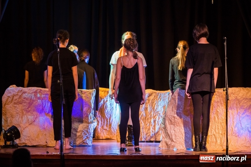 Zdjęcie w galerii na portalu naszraciborz.pl: Premiera spektaklu Mały Książę w MDK wiadomości z regionu