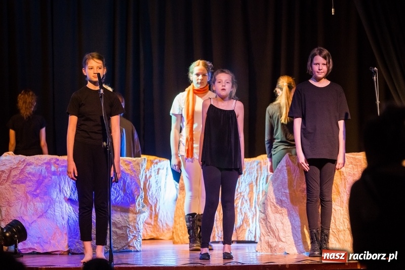 Zdjęcie w galerii na portalu naszraciborz.pl: Premiera spektaklu Mały Książę w MDK wiadomości z regionu