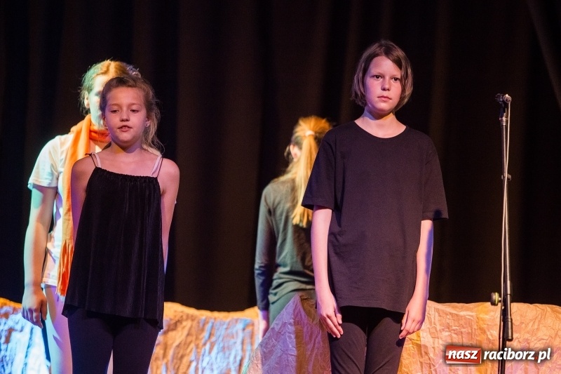 Zdjęcie w galerii na portalu naszraciborz.pl: Premiera spektaklu Mały Książę w MDK wiadomości z regionu