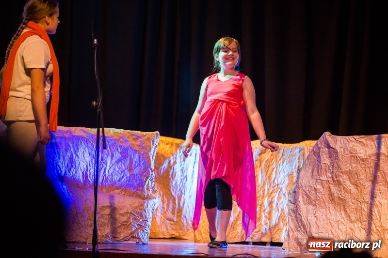 Zdjęcie w galerii na portalu naszraciborz.pl: Premiera spektaklu Mały Książę w MDK wiadomości z regionu