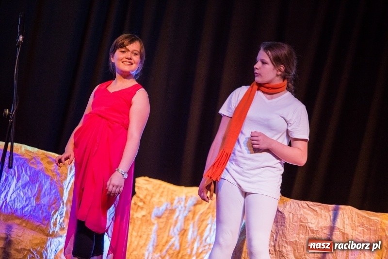 Zdjęcie w galerii na portalu naszraciborz.pl: Premiera spektaklu Mały Książę w MDK wiadomości z regionu