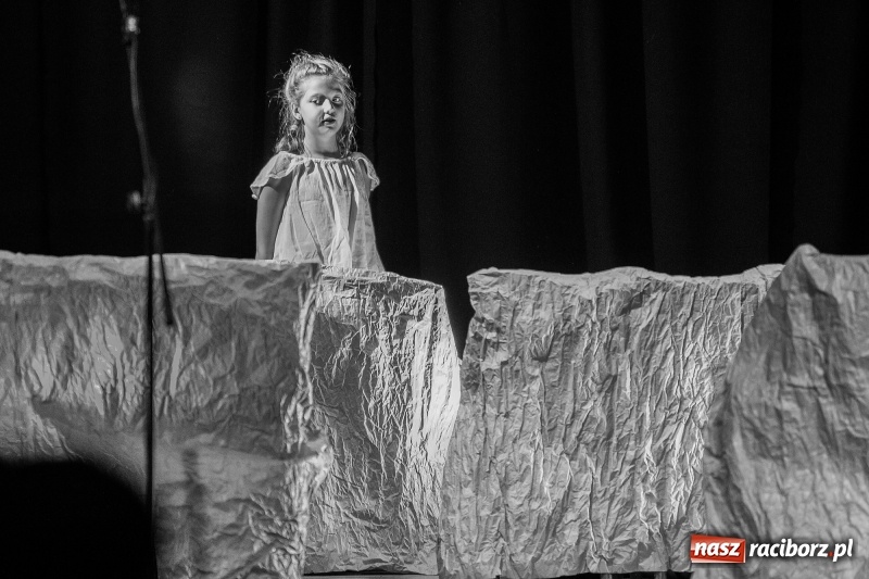 Zdjęcie w galerii na portalu naszraciborz.pl: Premiera spektaklu Mały Książę w MDK wiadomości z regionu