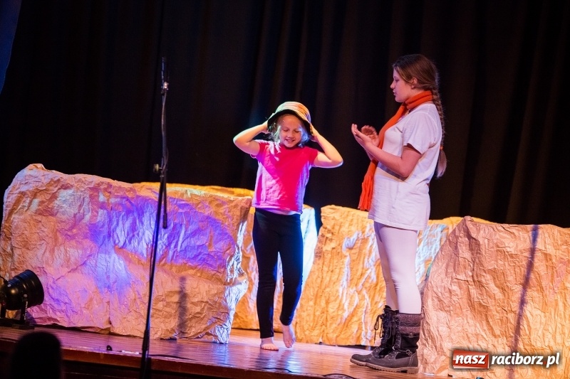 Zdjęcie w galerii na portalu naszraciborz.pl: Premiera spektaklu Mały Książę w MDK wiadomości z regionu