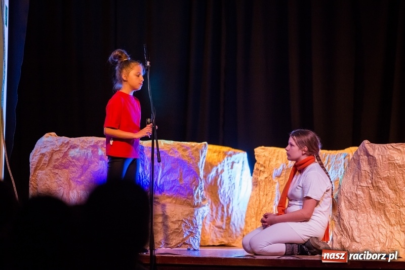 Zdjęcie w galerii na portalu naszraciborz.pl: Premiera spektaklu Mały Książę w MDK wiadomości z regionu