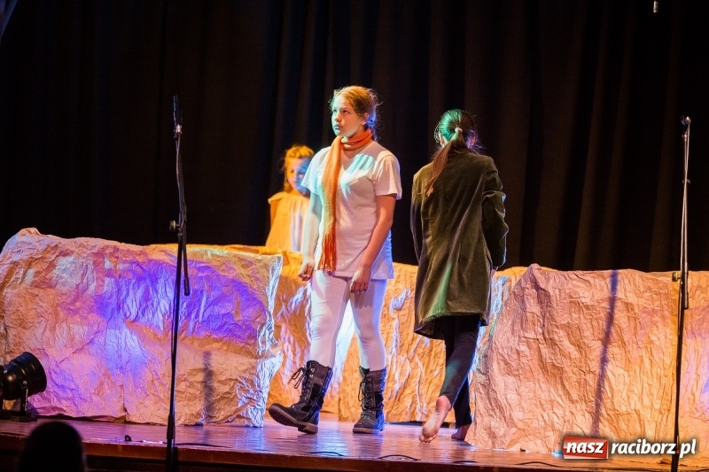 Zdjęcie w galerii na portalu naszraciborz.pl: Premiera spektaklu Mały Książę w MDK wiadomości z regionu