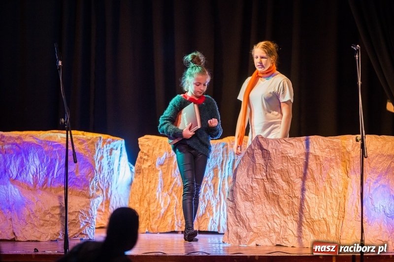 Zdjęcie w galerii na portalu naszraciborz.pl: Premiera spektaklu Mały Książę w MDK wiadomości z regionu