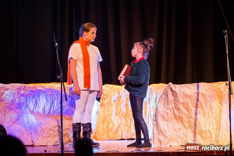 Zdjęcie w galerii na portalu naszraciborz.pl: Premiera spektaklu Mały Książę w MDK wiadomości z regionu