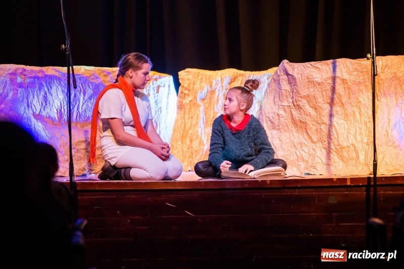 Zdjęcie w galerii na portalu naszraciborz.pl: Premiera spektaklu Mały Książę w MDK wiadomości z regionu