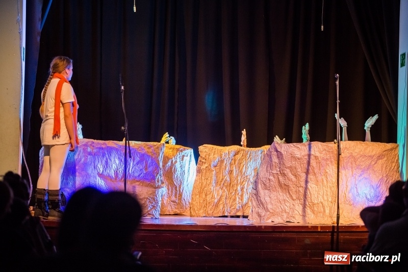 Zdjęcie w galerii na portalu naszraciborz.pl: Premiera spektaklu Mały Książę w MDK wiadomości z regionu