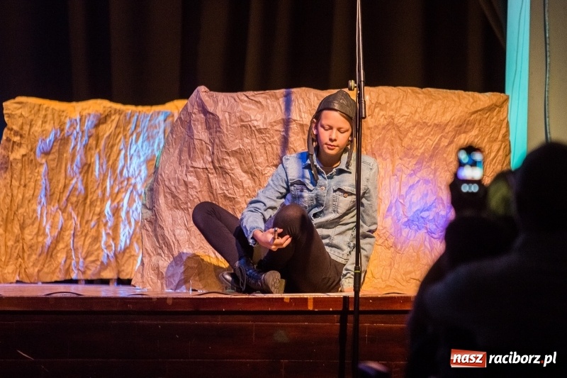 Zdjęcie w galerii na portalu naszraciborz.pl: Premiera spektaklu Mały Książę w MDK wiadomości z regionu