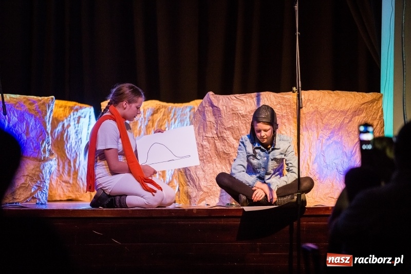 Zdjęcie w galerii na portalu naszraciborz.pl: Premiera spektaklu Mały Książę w MDK wiadomości z regionu
