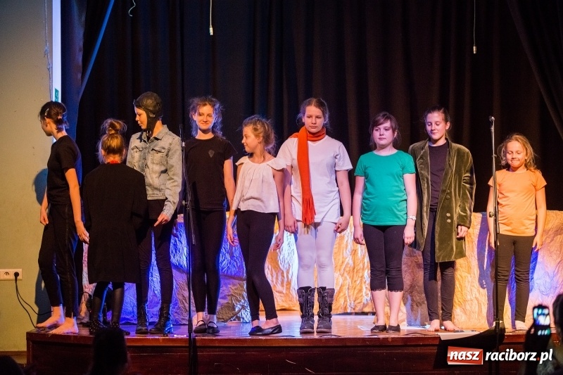 Zdjęcie w galerii na portalu naszraciborz.pl: Premiera spektaklu Mały Książę w MDK wiadomości z regionu