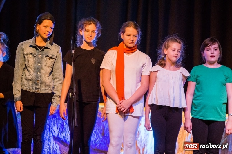 Zdjęcie w galerii na portalu naszraciborz.pl: Premiera spektaklu Mały Książę w MDK wiadomości z regionu