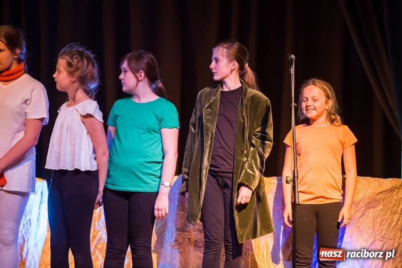 Zdjęcie w galerii na portalu naszraciborz.pl: Premiera spektaklu Mały Książę w MDK wiadomości z regionu