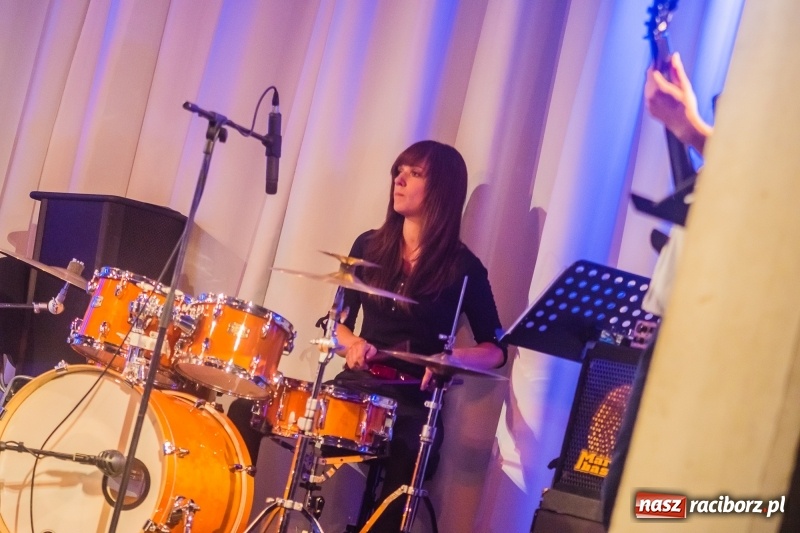 Zdjęcie w galerii na portalu naszraciborz.pl: Nauczyciele Szkoły Muzycznej zagrali dla swych uczniów. Jak wyszło? Zobaczcie wideo wiadomości z regionu