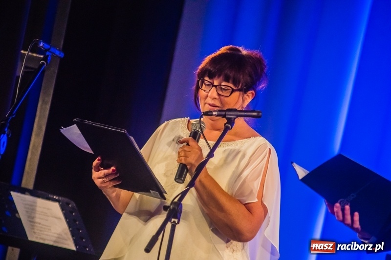 Zdjęcie w galerii na portalu naszraciborz.pl: Nauczyciele Szkoły Muzycznej zagrali dla swych uczniów. Jak wyszło? Zobaczcie wideo wiadomości z regionu