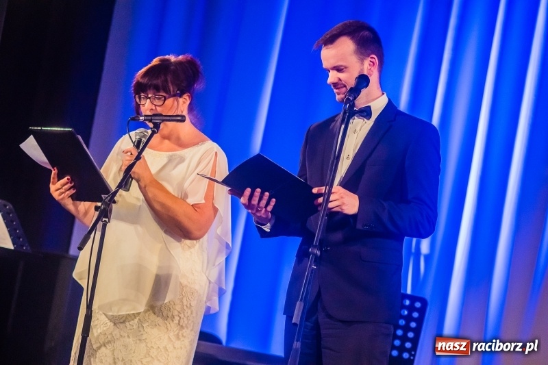 Zdjęcie w galerii na portalu naszraciborz.pl: Nauczyciele Szkoły Muzycznej zagrali dla swych uczniów. Jak wyszło? Zobaczcie wideo wiadomości z regionu