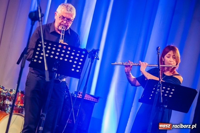Zdjęcie w galerii na portalu naszraciborz.pl: Nauczyciele Szkoły Muzycznej zagrali dla swych uczniów. Jak wyszło? Zobaczcie wideo wiadomości z regionu