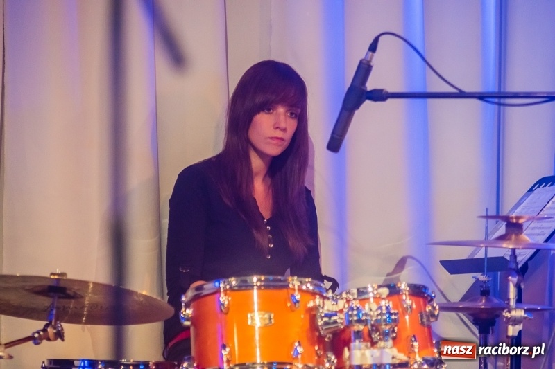 Zdjęcie w galerii na portalu naszraciborz.pl: Nauczyciele Szkoły Muzycznej zagrali dla swych uczniów. Jak wyszło? Zobaczcie wideo wiadomości z regionu