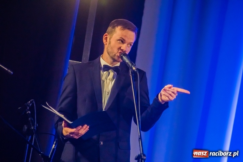 Zdjęcie w galerii na portalu naszraciborz.pl: Nauczyciele Szkoły Muzycznej zagrali dla swych uczniów. Jak wyszło? Zobaczcie wideo wiadomości z regionu