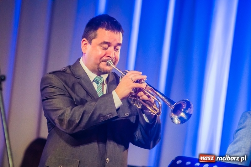 Zdjęcie w galerii na portalu naszraciborz.pl: Nauczyciele Szkoły Muzycznej zagrali dla swych uczniów. Jak wyszło? Zobaczcie wideo wiadomości z regionu